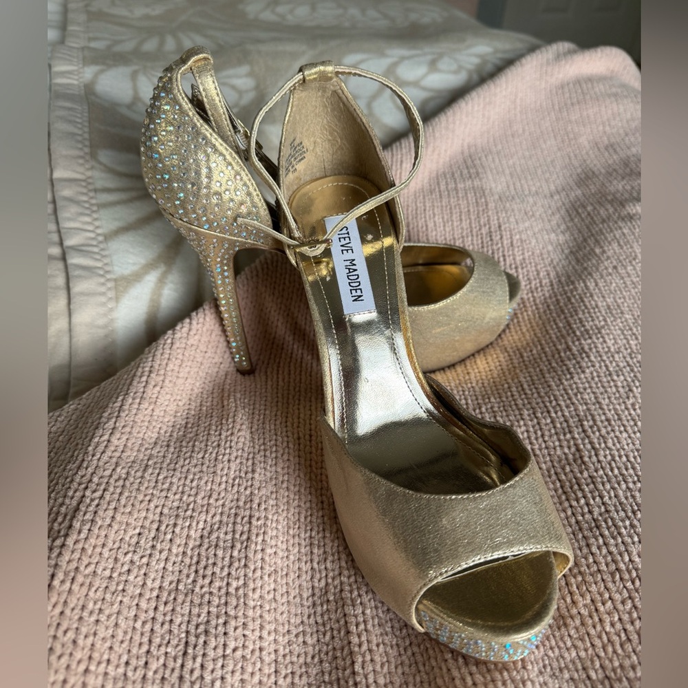 Steve Madden Sparkling Gold Heels